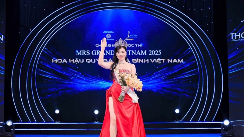 Profile “khủng” của nữ cán bộ ngành khoa học vừa đăng quang Mrs Grand Vietnam 2025