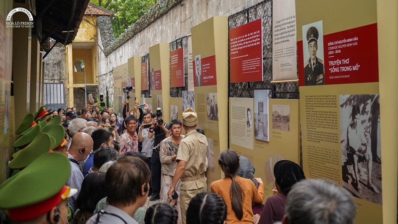 “Bút sắc, lòng son” – Trưng bày xúc động về ý chí người chiến sĩ cách mạng trong ngục tù Hỏa Lò