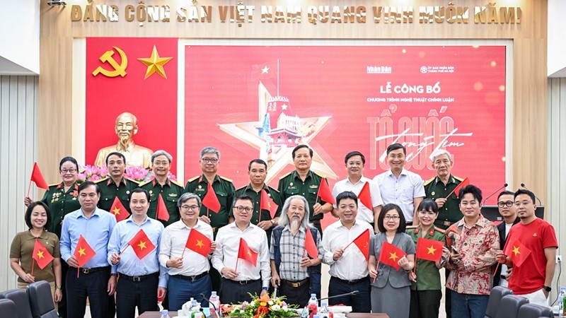 Khuyến khích khán giả diện áo cờ đỏ sao vàng đi dự concert “Tổ quốc trong tim” 