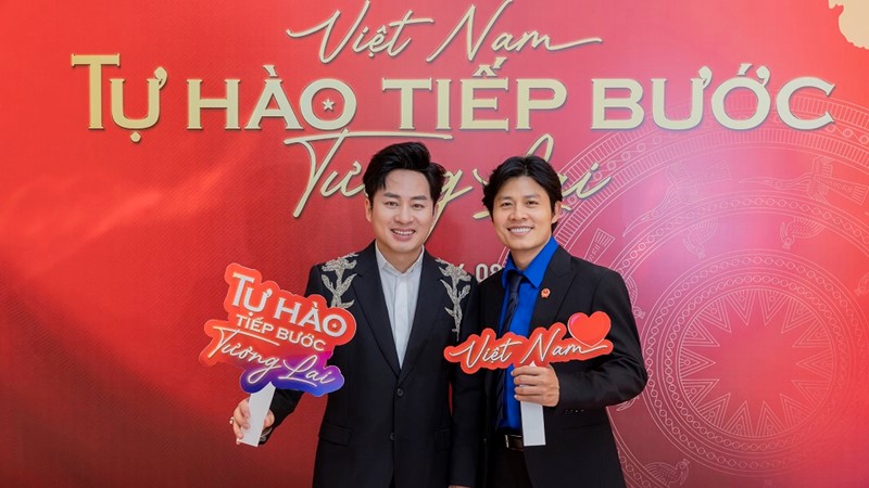 Tùng Dương lại gây sốt với MV thấm đẫm tình yêu đất nước “Việt Nam - Tự hào tiếp bước tương lai” 