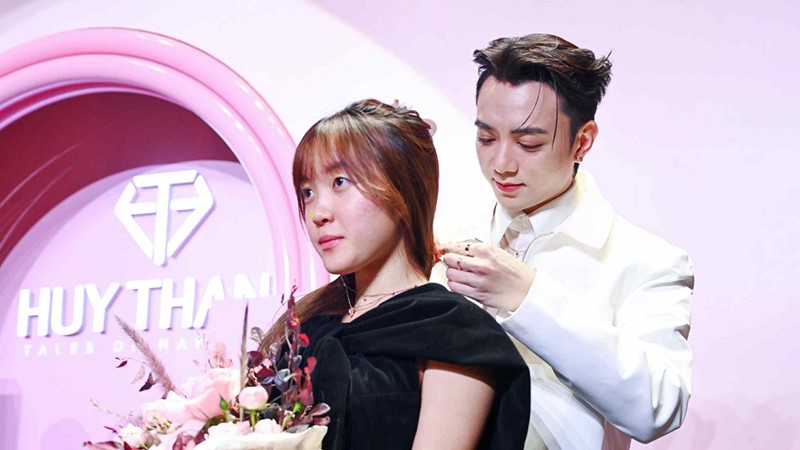 Fan SOOBIN đấu giá trang sức hàng trăm triệu gây quỹ xây điểm trường vùng cao 