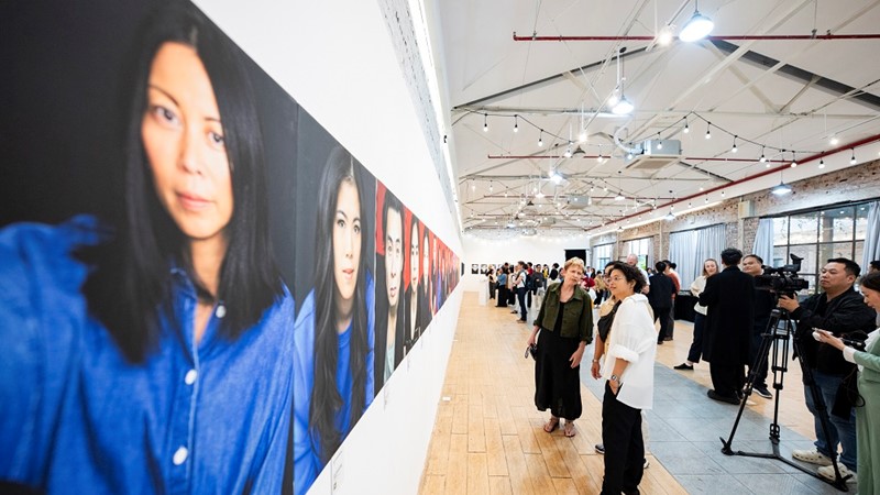 Nữ nhiếp ảnh gia người Đức nổi tiếng Birgit Kleber và dấu ấn mạnh mẽ với triển lãm chân dung tại Hà Nội  