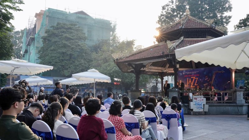 “Âm nhạc cuối tuần”: Điểm hẹn nghệ thuật, không gian sáng tạo mới bên hồ Gươm