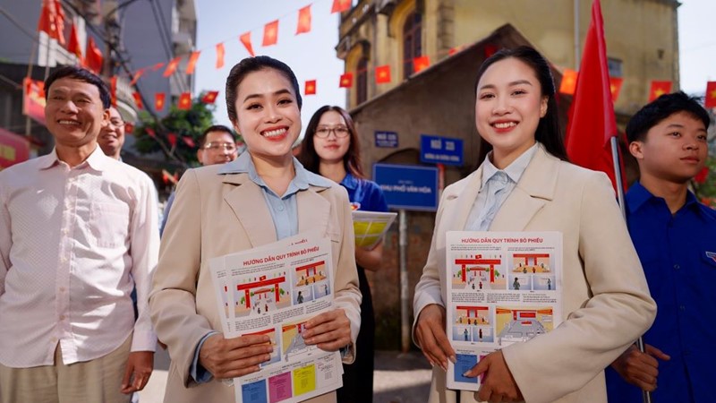 Thượng úy- ca sĩ Trần Bích Ngọc ra mắt MV “Ý Đảng – Lòng Dân” chào mừng Đại hội Đảng lần thứ XIV