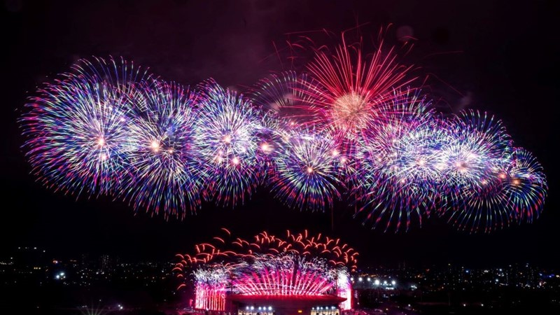 Mãn nhãn màn tổng duyệt pháo hoa chào mừng Đại hội XIV của Đảng