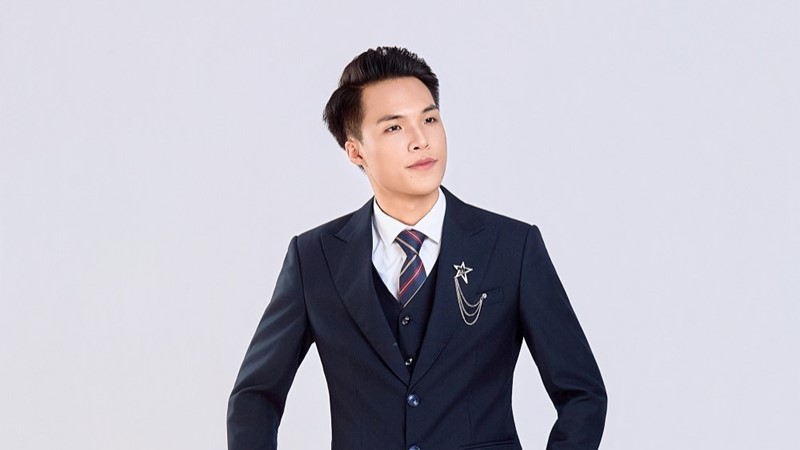 Giải Ba Tiếng hát Hà Nội 2025 Hoàng Hiệp rèn giũa bản thân bằng cách hát acoustic trong dự án mới 