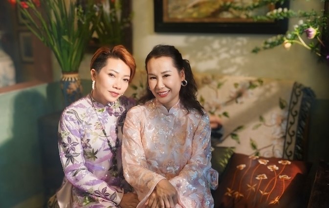 “Hà Nội những sắc hoa mùa xuân”- bức họa âm nhạc lãng mạn, đầy chất thơ về Tết Hà Nội của Giáng Son và Hà Trần 