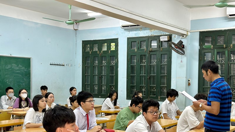 Hôm nay, thí sinh Hà Nội làm thủ tục thi vào lớp 10 THPT năm 2024