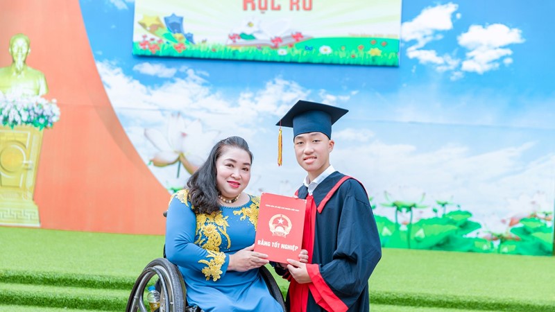 “Đôi chân của bố mẹ” ơi, tự tin lên con nhé!