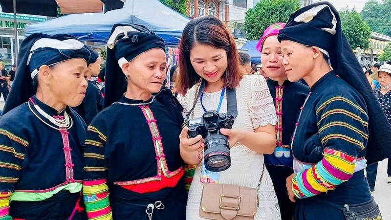 Những nữ nhà báo tận tâm với nghề