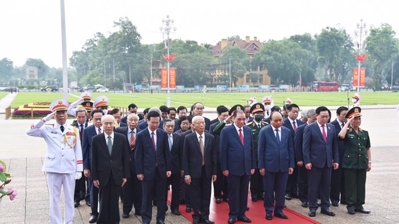 Lãnh đạo Đảng, Nhà nước, TP Hà Nội vào Lăng viếng Chủ tịch Hồ Chí Minh