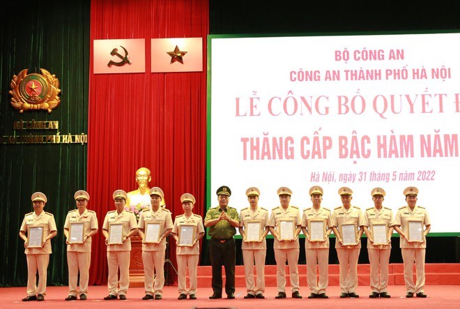 Gần 6.000 cán bộ chiến sỹ Công an Hà Nội được thăng cấp bậc hàm