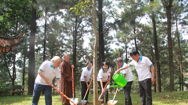 Ra quân bảo vệ môi trường và ứng phó với biến đổi khí hậu