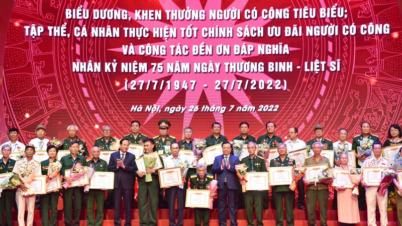 Nguyện sống, chiến đấu, lao động, học tập để xứng đáng với những hy sinh của các bậc tiền bối