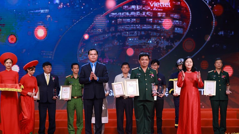 13 tập thể, cá nhân được vinh danh tại Chương trình Vinh quang Việt Nam 2022