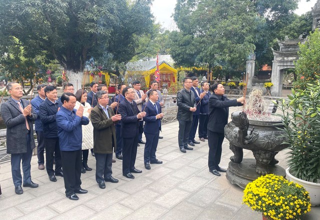 Lãnh đạo huyện Mê Linh dâng hương Đồi 79 Mùa Xuân và Đền Hai Bà Trưng nhân dịp Tết Nguyên đán Nhâm Dần 2023