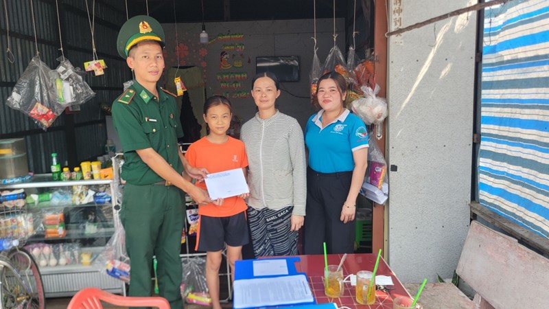 ​  Bộ đội Biên Phòng tỉnh Cà Mau phối hợp với Hội LHPN thực hiện tốt công tác an sinh xã hội