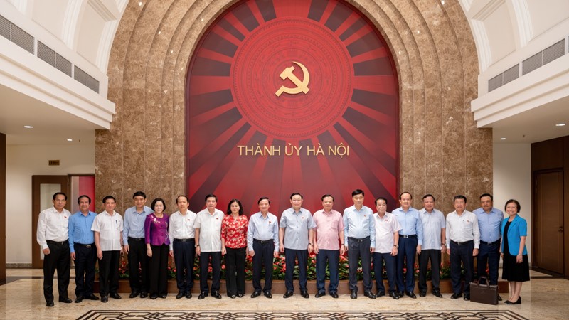 Chủ tịch Quốc hội Vương Đình Huệ chủ trì làm việc với Ban Thường vụ Thành ủy Hà Nội