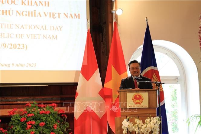 Chủ tịch UBND thành phố Hà Nội thăm và làm việc tại Thụy Sĩ