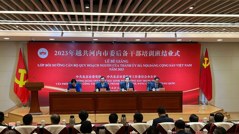 Đại biểu Hà Nội và Bắc Kinh dự lễ bế giảng lớp Bồi dưỡng cán bộ nguồn Quy hoạch BCH Đảng bộ thành phố Hà Nội