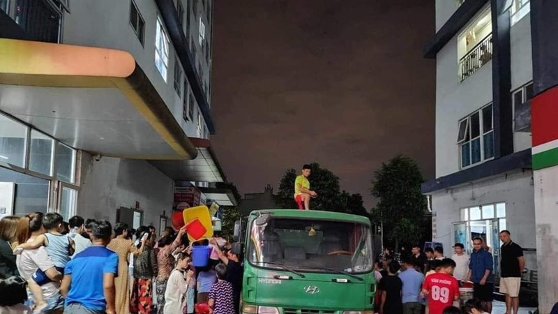 Bí thư Thành ủy Hà Nội Đinh Tiến Dũng:  Tập trung nhanh nhất cấp nước ổn định trở lại cho người dân Khu đô thị Thanh Hà