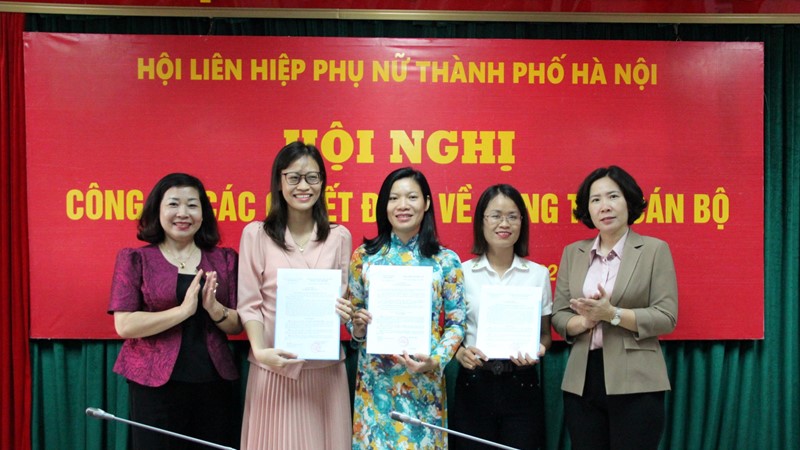 Hội LHPN Thành phố Hà Nội công bố các quyết định cán bộ