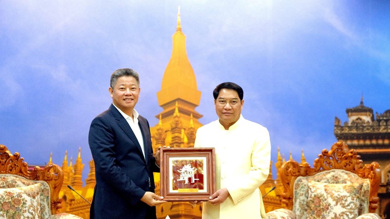 Đoàn đại biểu thành phố Hà Nội sang thăm và làm việc tại Thủ đô Viêng Chăn