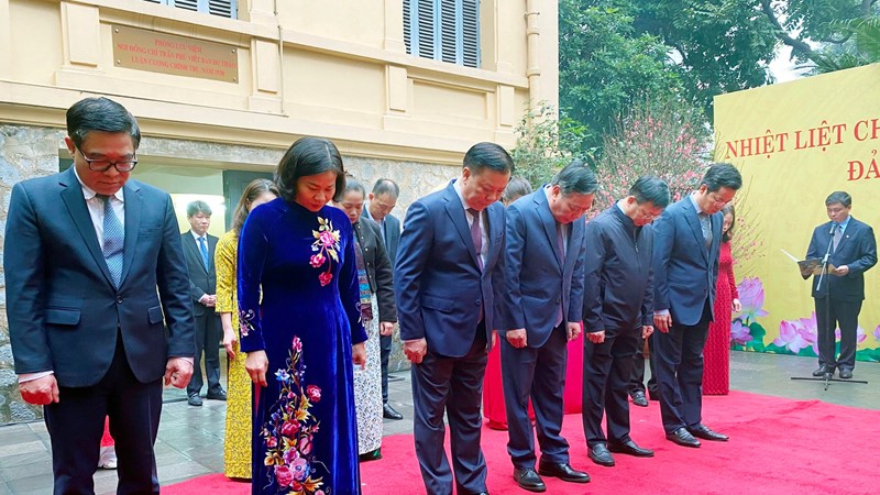 Lãnh đạo Thành ủy Hà Nội dâng hương tưởng niệm Tổng Bí thư Trần Phú