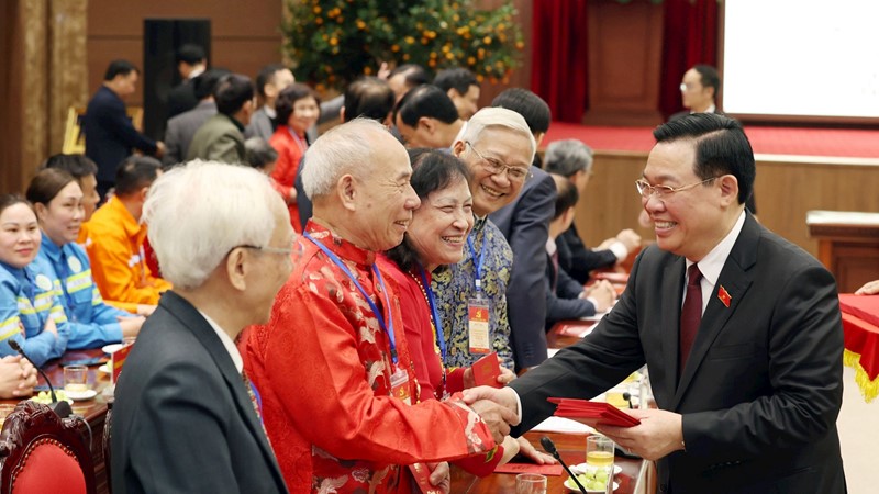 Chủ tịch Quốc hội thăm, chúc Tết Đảng bộ, chính quyền, quân và dân Thủ đô Hà Nội