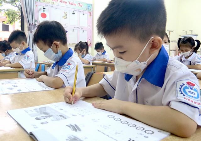 Hà Nội "cấm" Ban đại diện cha mẹ học sinh thu 7 khoản