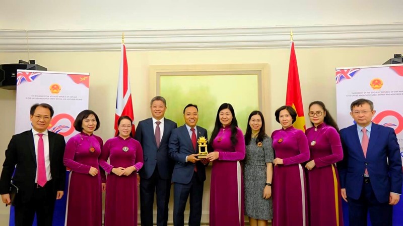 Đoàn đại biểu thành phố Hà Nội thăm và làm việc tại Anh