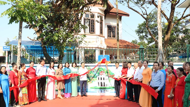 Ra mắt mô hình “Đoạn đường bích hoạ, nở hoa” tại phường Phúc Lợi, quận Long Biên