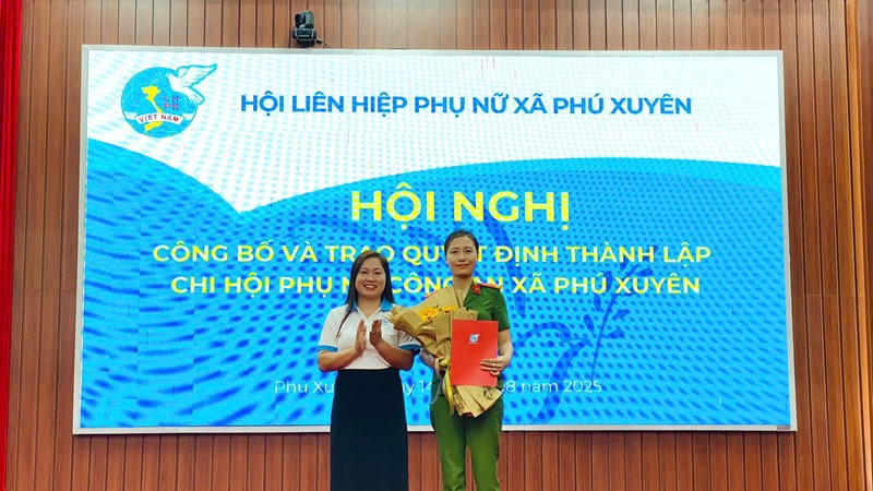 Thành lập Chi hội phụ nữ Công an xã Phú Xuyên