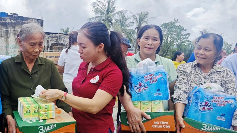 Hội Chữ thập đỏ Việt Nam cứu trợ khẩn cấp người dân vùng bão số 10