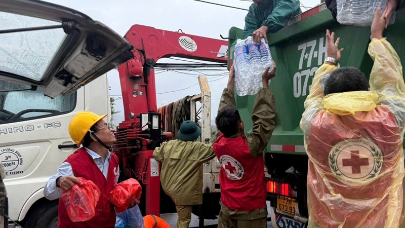 Chung tay vượt lũ tiếp sức đồng bào miền Trung, Tây Nguyên