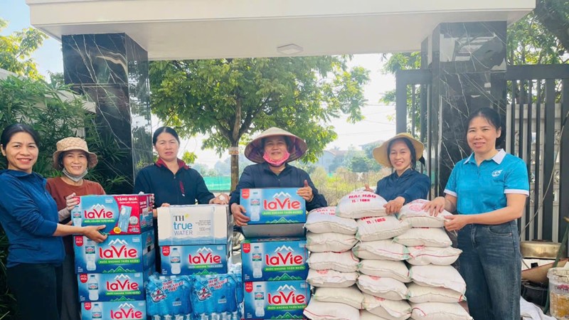 Phụ nữ Mê Linh chung tay hướng về đồng bào miền Trung, Tây Nguyên