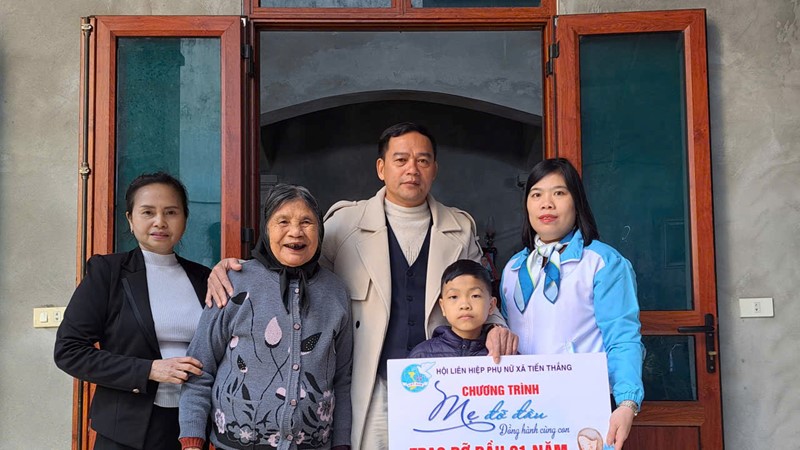 Tấm lòng vàng “đỡ đầu” các con mồ côi tại thôn Cư An