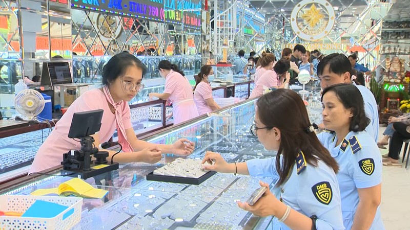 “Tiệm vàng Kim Hương Dinh” bán online có dấu hiệu giả các thương hiệu nổi tiếng