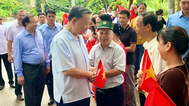 Chủ tịch nước Tô Lâm thăm nhân dân làng cổ Đường Lâm, thị xã Sơn Tây