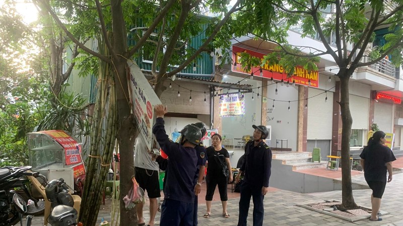 Chấm dứt tình trạng đua xe, lấn chiếm vỉa hè ven Hồ Tây