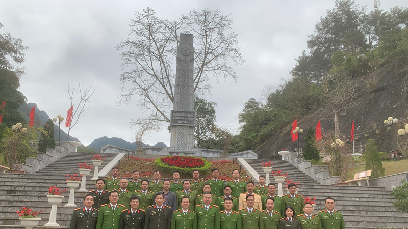 Công an huyện Đông Anh tổ chức hành trình về nguồn tại tỉnh Cao Bằng 