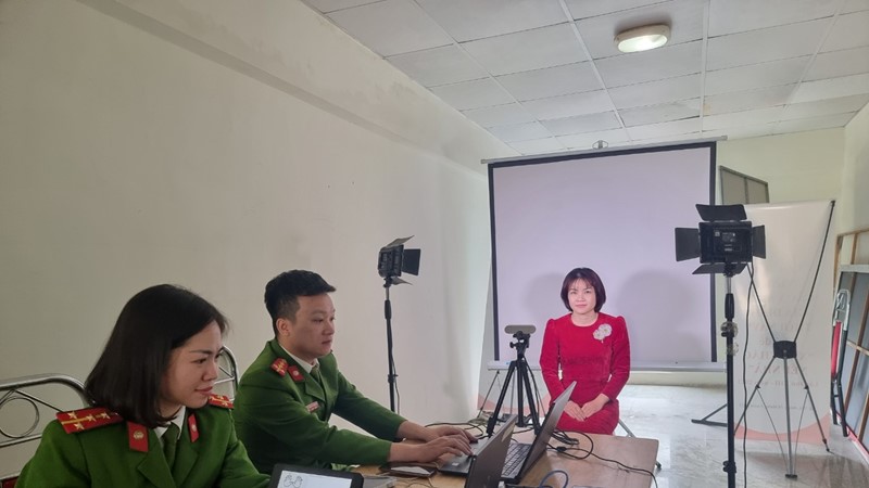  Tuyên truyền, hướng dẫn cài đặt ứng dụng Vneid 