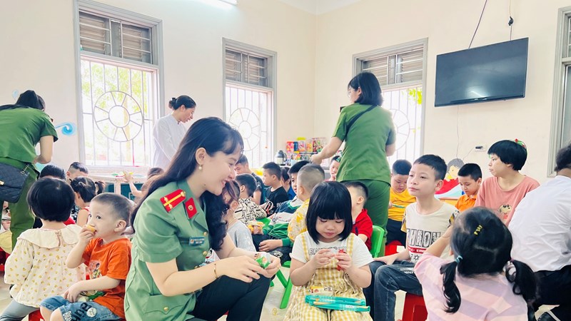 Tuổi trẻ cảnh sát môi trường Hà Nội và công an huyện Phú Xuyên sôi nổi hưởng ứng tháng thanh niên 2023