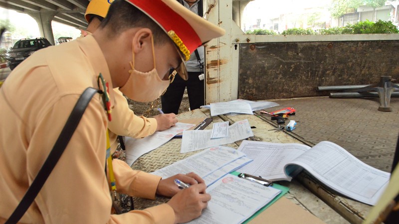 Nghiêm cấm cán bộ, công chức can thiệp vào quá trình xử lý vi phạm giao thông