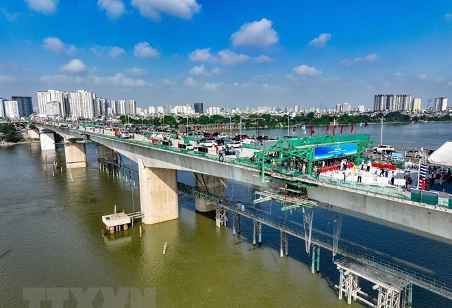 Hà Nội hoàn thành hợp long cầu Vĩnh Tuy giai đoạn 2