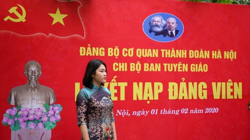 Đấu tranh phòng, chống suy thoái về tư tưởng đạo đức, lối sống trong cán bộ, Đảng viên trẻ hiện nay