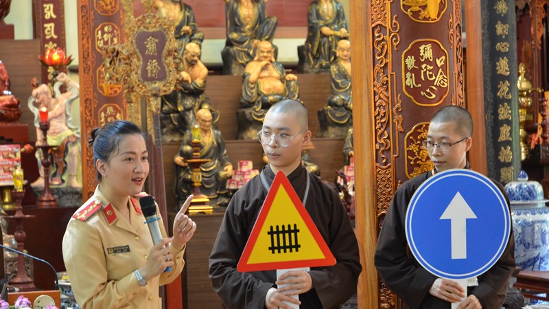 Triển khai công tác tuyên truyền Tăng Ni, Phật tử tham gia đảm bảo trật tự ATGT giai đoạn 2023- 2026