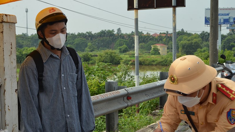 Đội CSGT số 15 mạnh tay xử lý các trường hợp quá tốc độ