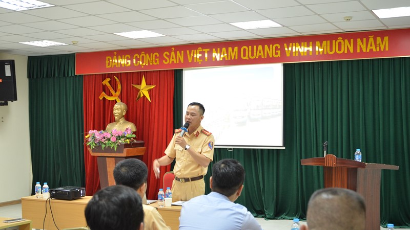 Tuyên truyền xây dựng ý thức tham gia giao thông cho tài xế xe buýt