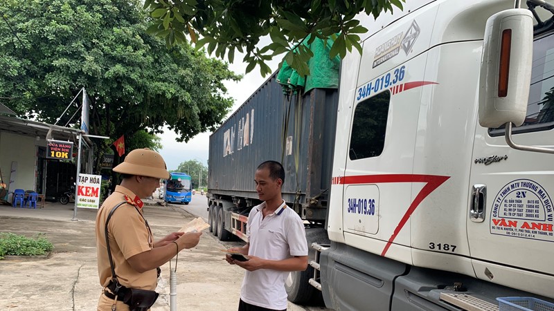 Hà Nội tập trung tổng kiểm soát phương tiện kinh doanh vận tải